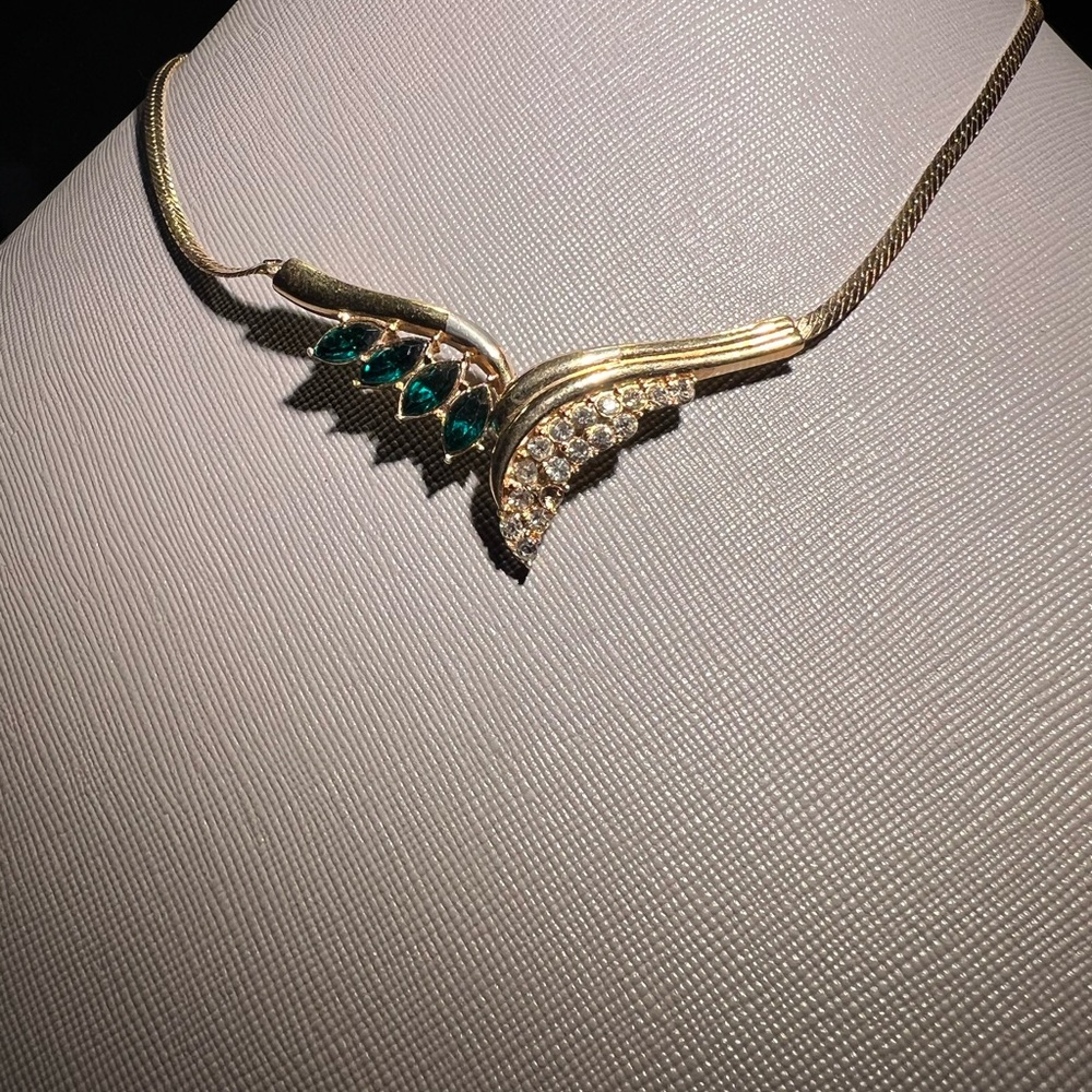 Unique Bargains Goldtone Necklace one rhinestone missin